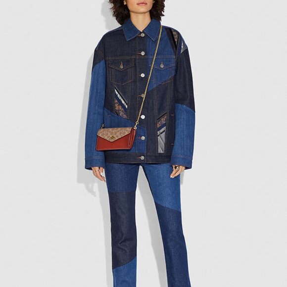 Coach Envelope Chain Wallet In Colorblock Signature Canvas - Picture 2 of 15